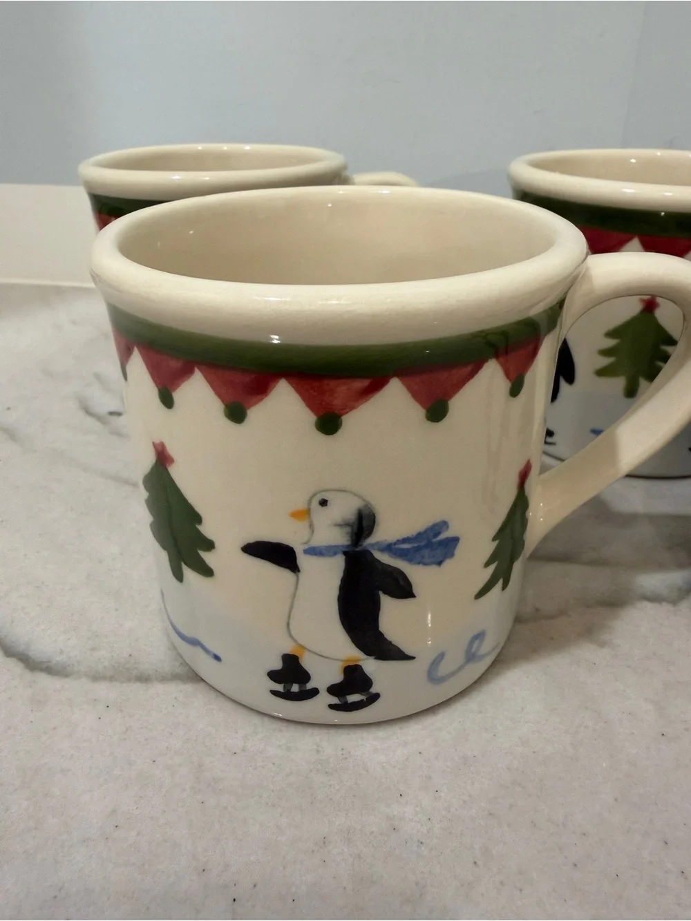 Vintage Hartsone 1982 handpainted Christmas Holiday Coffee Mugs Set of 5 (Cream)